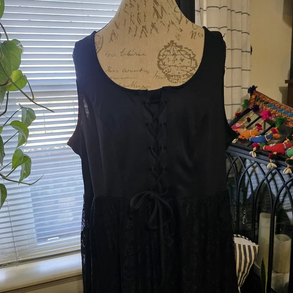 Hot Topic Black Lace-Up Corset Skull Gothic Maxi Dress - Picture 2 of 7